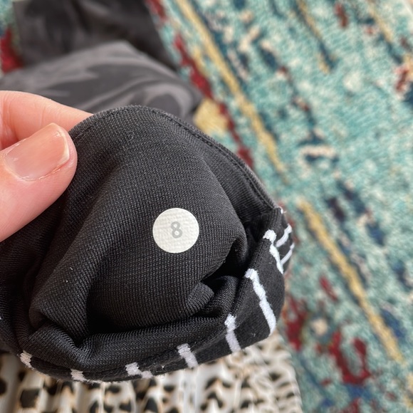 Black floral print lululemon leggings - Picture 3 of 4